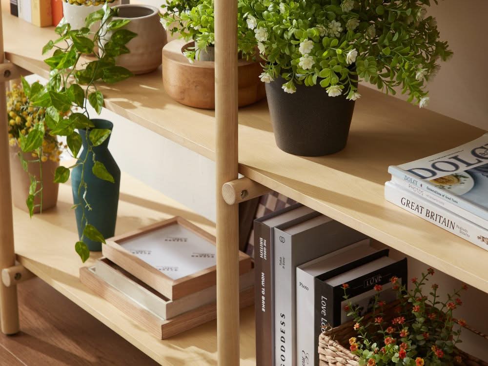 Lola Bookshelf